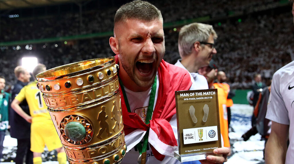 11 Ağustos 2019'da DFB-Pokal maçında Waldhof Mannheim'a karşı hat-trick yaptı ve Eintracht bunu 5-3 kazandı. 